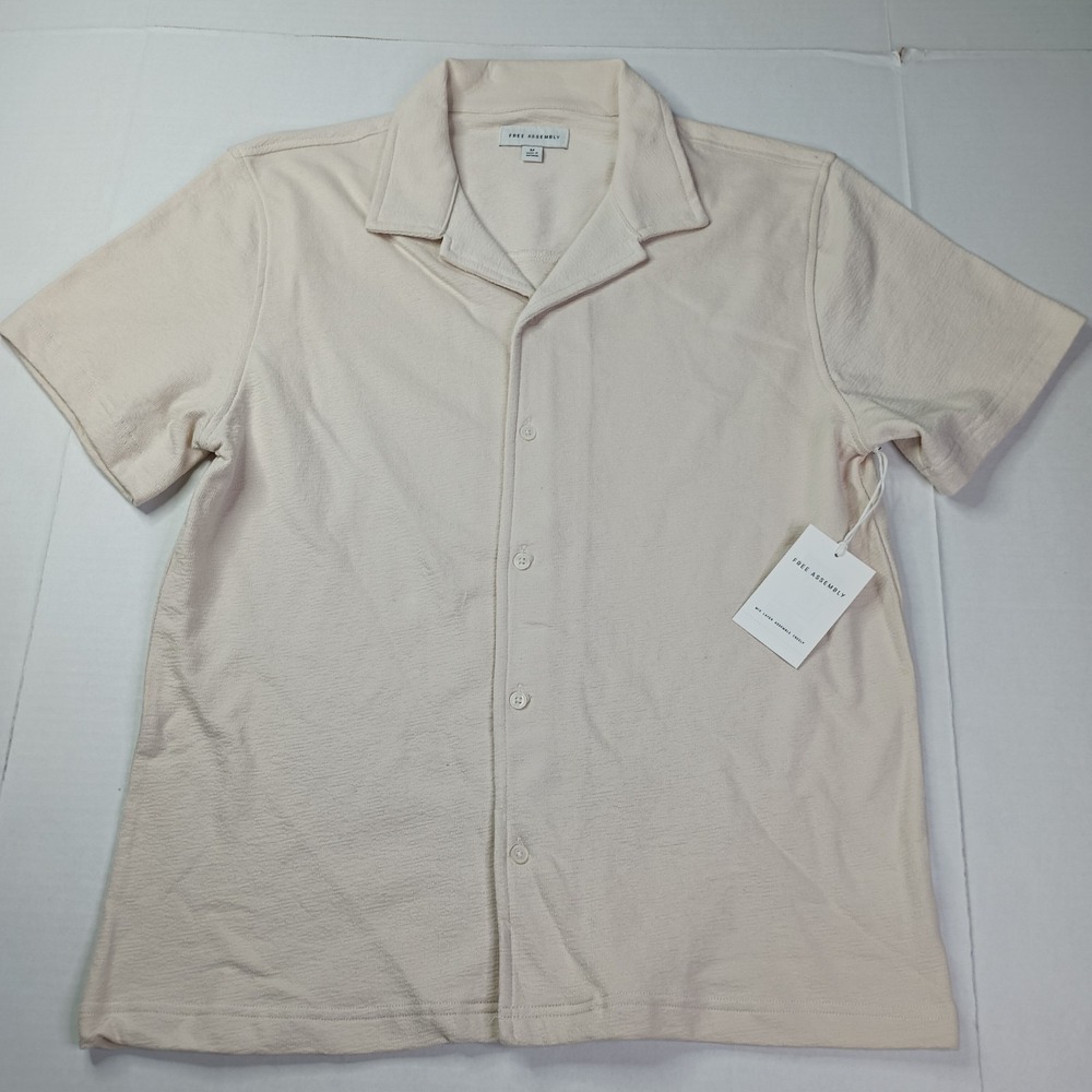 Free Assembly Texture Camp Shirt Men's Size M Almond‎ Short Sleeve Button Up NWT